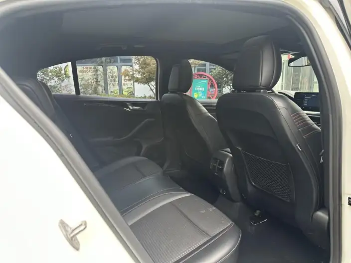 Ford Focus 2021 Model Hatchback EcoBoost 180 Automatic ST Line – фото 9