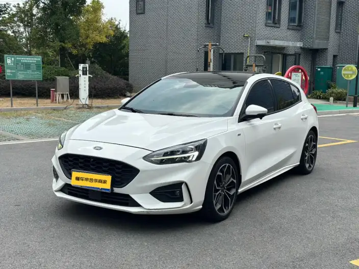Ford Focus 2021 Model Hatchback EcoBoost 180 Automatic ST Line – фото 10