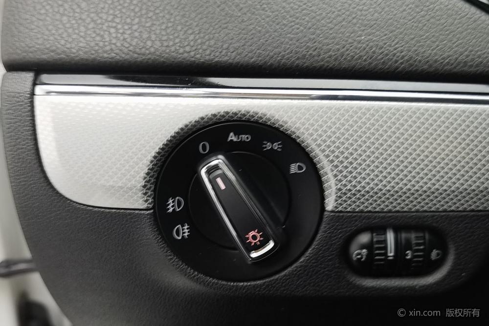 Volkswagen Sagitar 2017 180TSI автоматическое Premium – фото 16