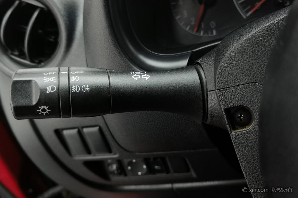 Nissan Sunny 2011 1.5XE Manual Comfort – фото 17