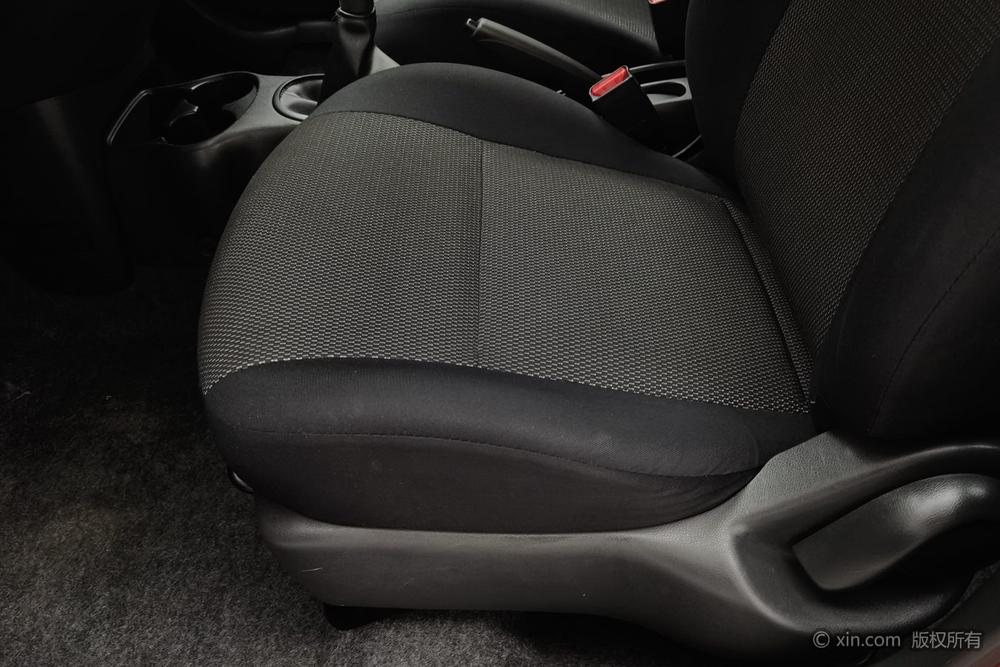 Nissan Sunny 2011 1.5XE Manual Comfort – фото 19