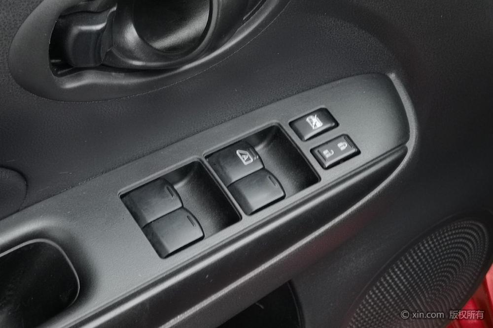 Nissan Sunny 2011 1.5XE Manual Comfort – фото 23