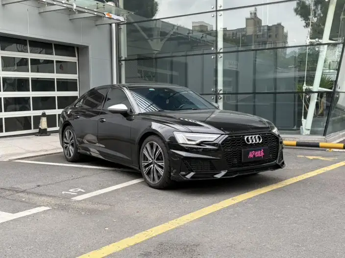 Audi A6L 2023 Model 55 TFSI quattro Exclusive Dynamic Model – фото 3
