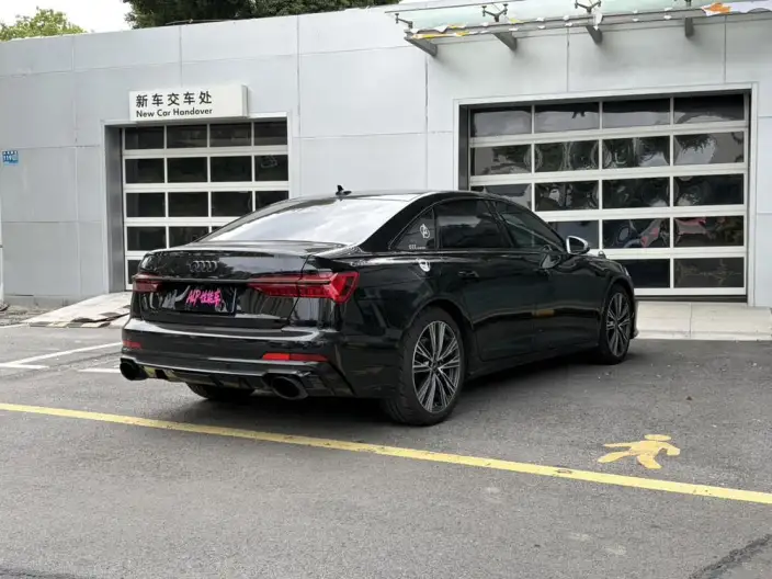 Audi A6L 2023 Model 55 TFSI quattro Exclusive Dynamic Model – фото 6