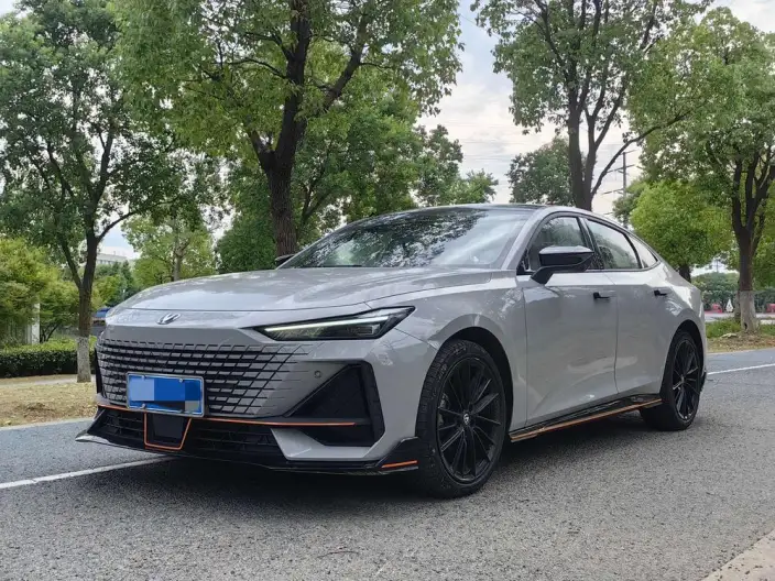 Changan UNI-V 2022 Model 1.5T Sports Edition – фото 1