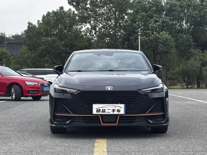 Changan UNI-V 2023 Model 1.5T Exclusive Model – фото 2