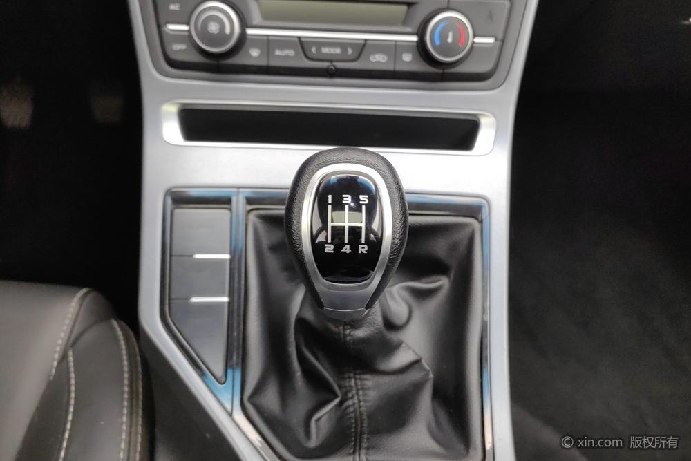 Geely Emgrand 2018 1.5L Manual Up Connected Edition – фото 15