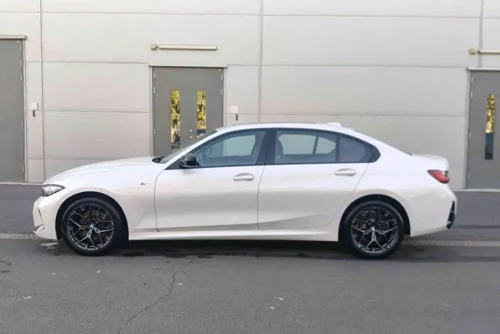 BMW 3 Series 2025 Model 330Li M Sports Night Set – фото 3