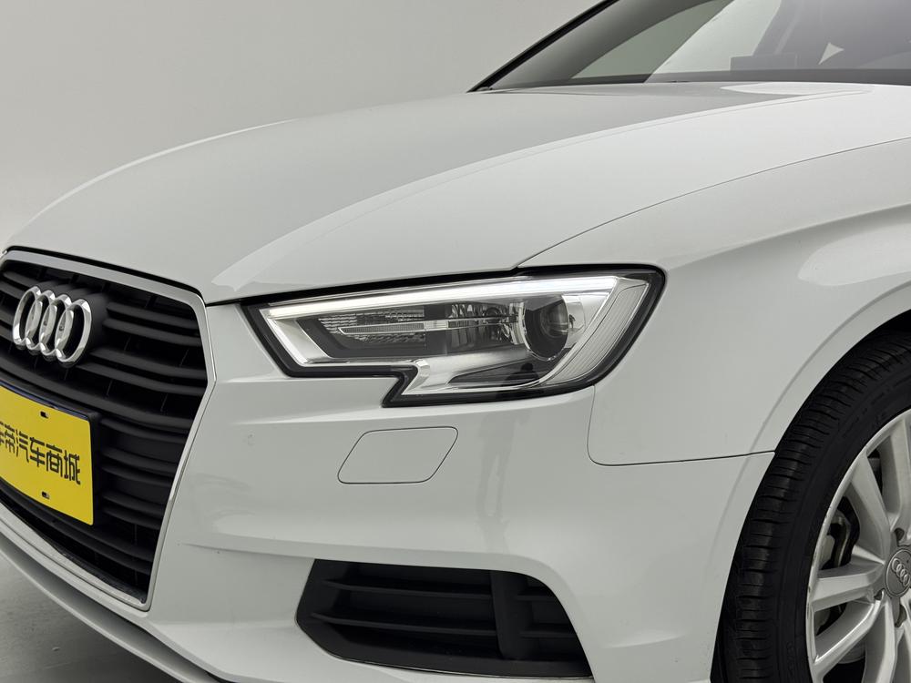 Audi A3 2018 30th Anniversary Limousine 35 TFSI Entry – фото 12