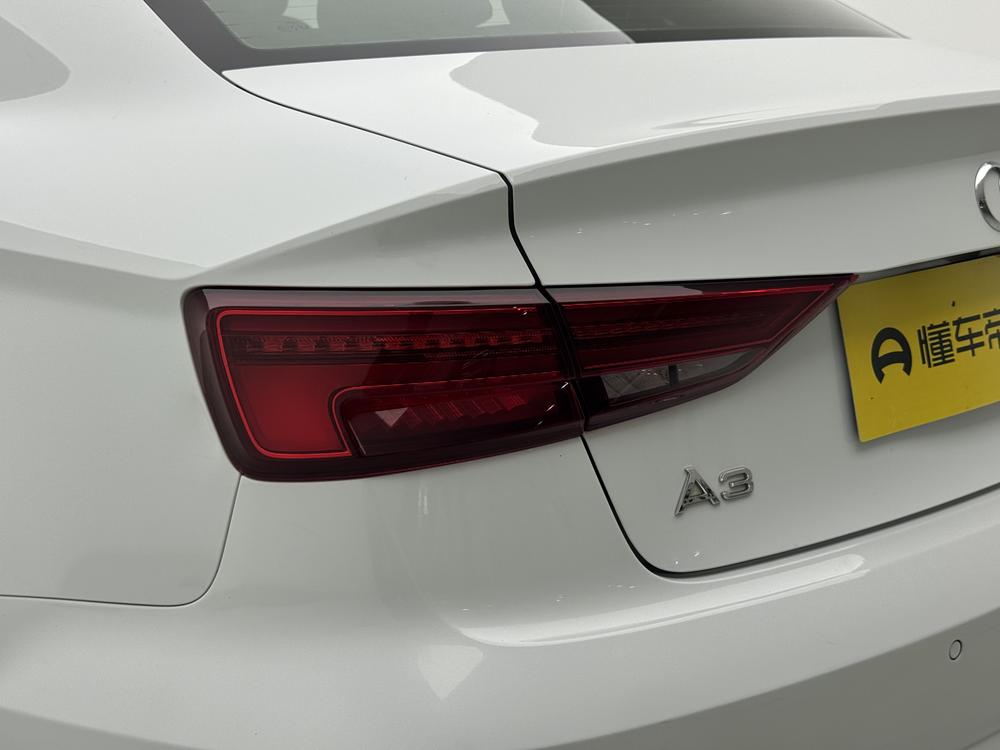 Audi A3 2018 30th Anniversary Limousine 35 TFSI Entry – фото 13