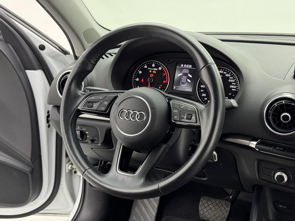 Audi A3 2018 30th Anniversary Limousine 35 TFSI Entry – фото 17