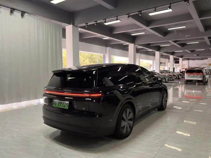 Li Auto i8 2025 Model Standard Edition – фото 6