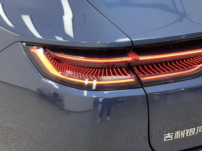 Geely Galaxy E8 PHEV 2025 Model 130km EM-P Galaxy Edition – фото 10