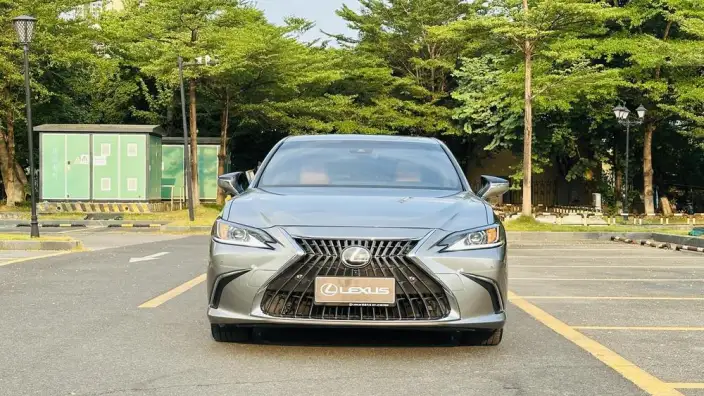 Lexus ES 2023 Model 260 Superior Edition – фото 2