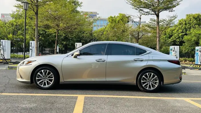 Lexus ES 2023 Model 260 Superior Edition – фото 4