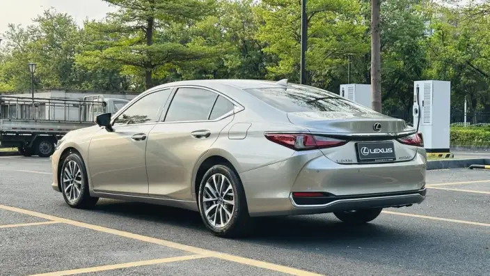Lexus ES 2023 Model 260 Superior Edition – фото 5