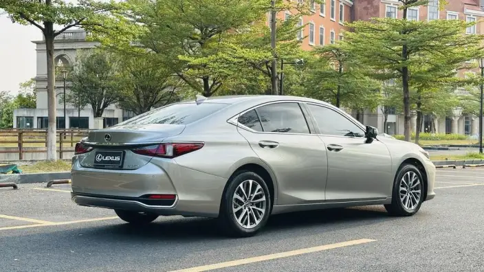 Lexus ES 2023 Model 260 Superior Edition – фото 7