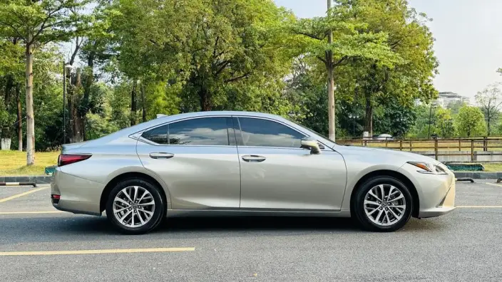 Lexus ES 2023 Model 260 Superior Edition – фото 8