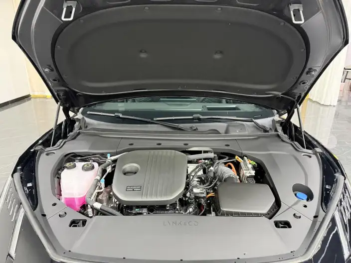 Lynk & Co 10 EM-P 2025 Model 120 4WD Ultra H5 – фото 10