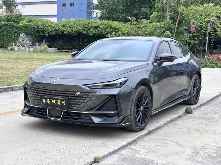 Changan UNI-V 2023 Model 1.5T Sports Edition – фото 1