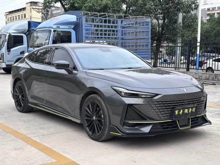 Changan UNI-V 2023 Model 1.5T Sports Edition – фото 3