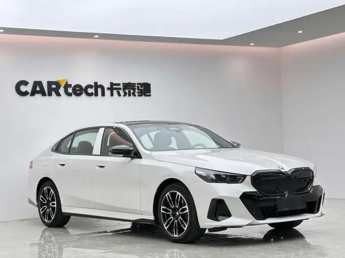 BMW 5 Series 2025 Model 530Li Leading Model M Sports Set – фото 3