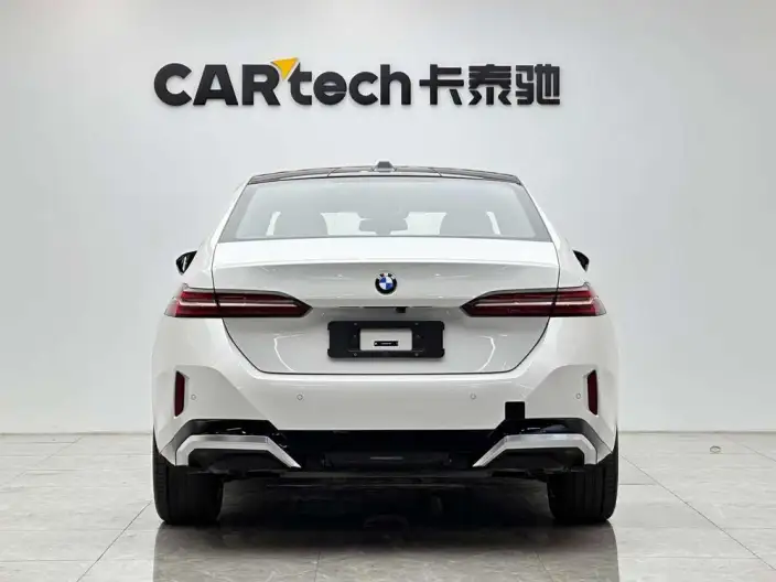 BMW 5 Series 2025 Model 530Li Leading Model M Sports Set – фото 6