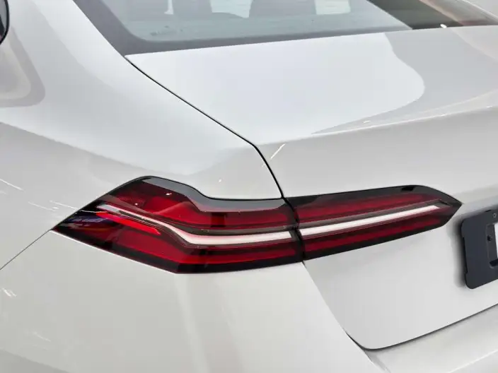 BMW 5 Series 2025 Model 530Li Leading Model M Sports Set – фото 9