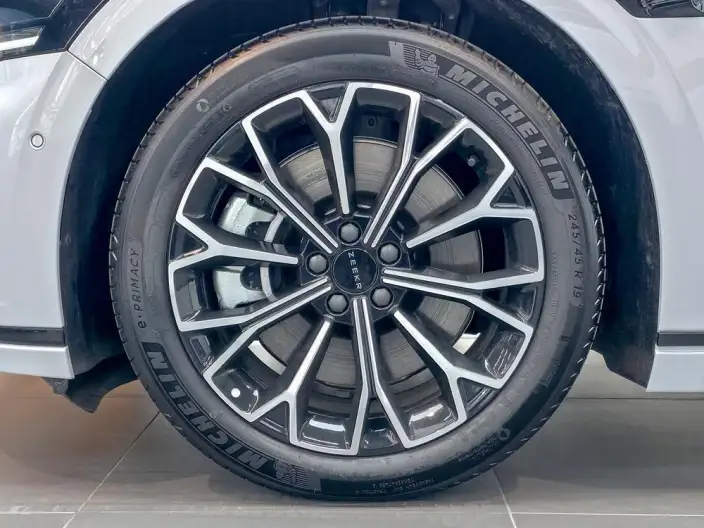ZEEKR 007GT 2025 Model Rear Drive Smart Driving Edition 75kWh – фото 9