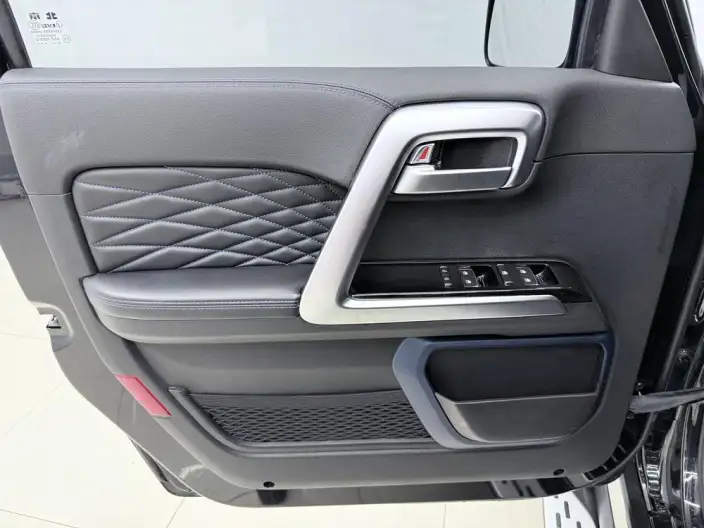BAIC BJ40 2023 Model 2.0T Automatic 4WD City Hunter Edition Warrior Model – фото 8