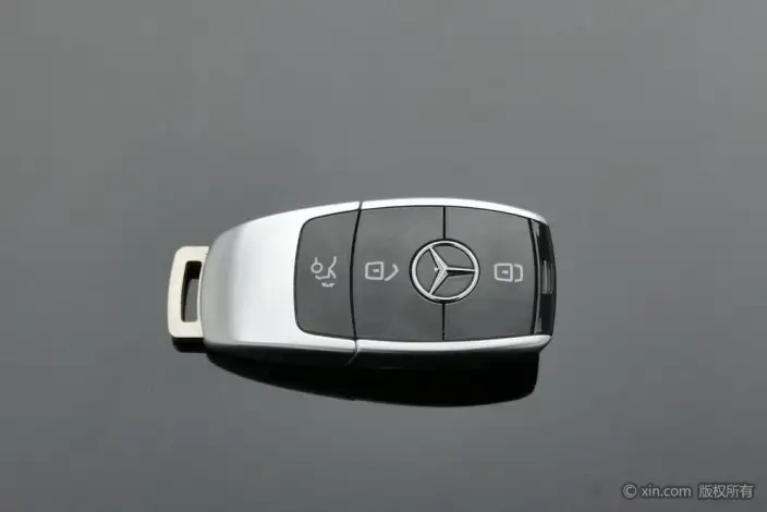 Mercedes-Benz E-Class 2023 Model E 300 L Luxury Model sedan – фото 6
