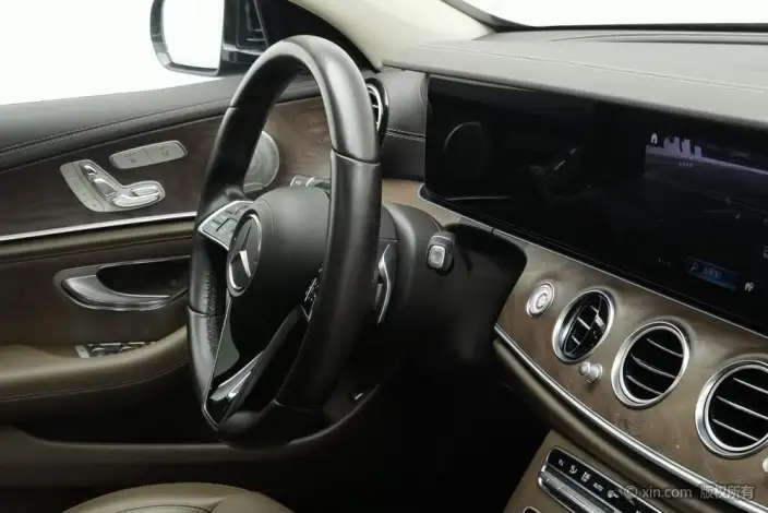 Mercedes-Benz E-Class 2023 Model E 300 L Luxury Model sedan – фото 9
