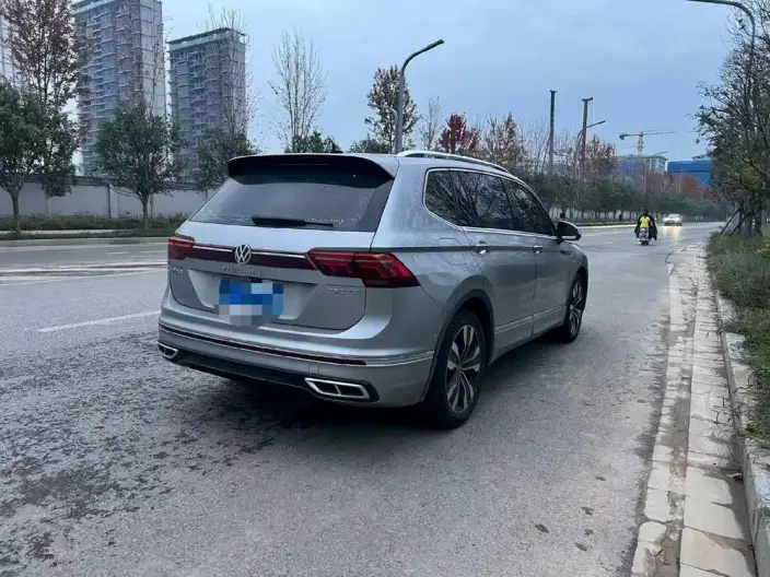 Volkswagen Tiguan L 2022 Model 330TSI Automatic 2WD R-Line Enjoy the version more – фото 5