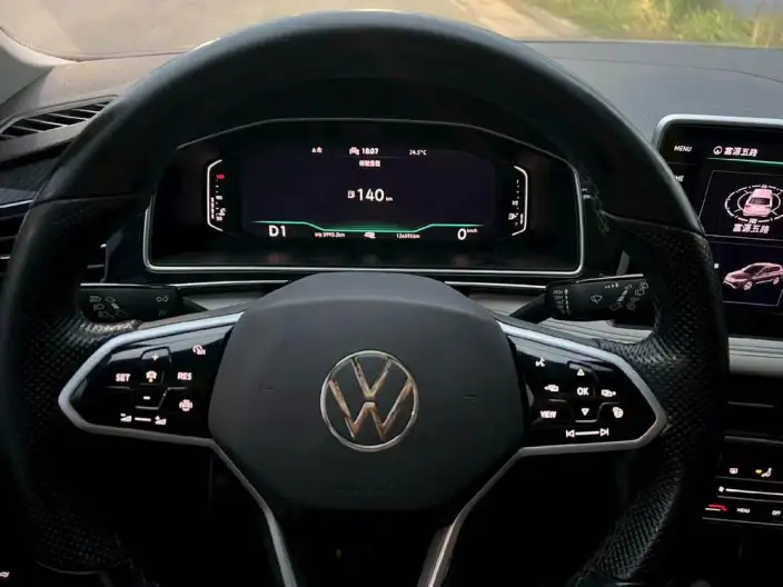 Volkswagen Tiguan L 2022 Model 330TSI Automatic 2WD R-Line Enjoy the version more – фото 7