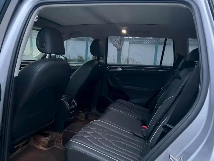 Volkswagen Tiguan L 2022 Model 330TSI Automatic 2WD R-Line Enjoy the version more – фото 9