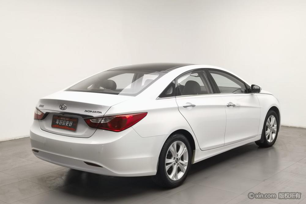 Hyundai Sonata 8th Gen 2011 2.0L автоматическое Deluxe Edition – фото 4