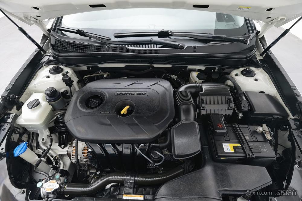 Hyundai Sonata 8th Gen 2011 2.0L автоматическое Deluxe Edition – фото 5