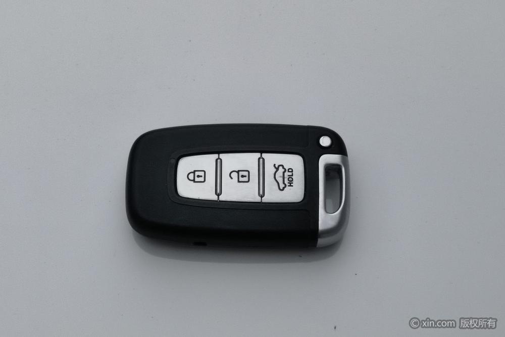 Hyundai Sonata 8th Gen 2011 2.0L автоматическое Deluxe Edition – фото 6