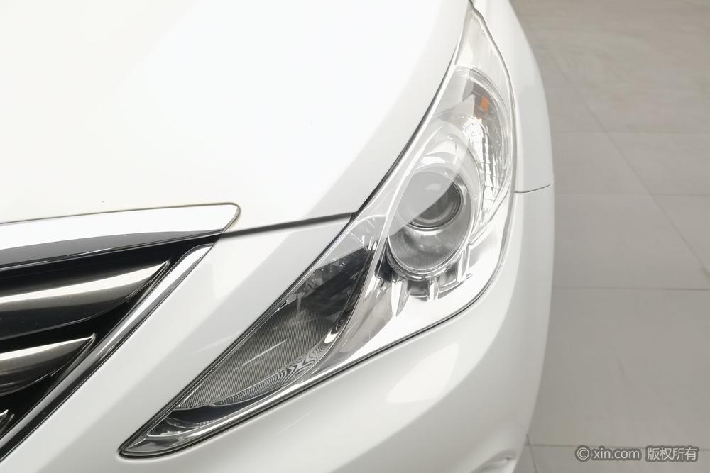 Hyundai Sonata 8th Gen 2011 2.0L автоматическое Deluxe Edition – фото 7