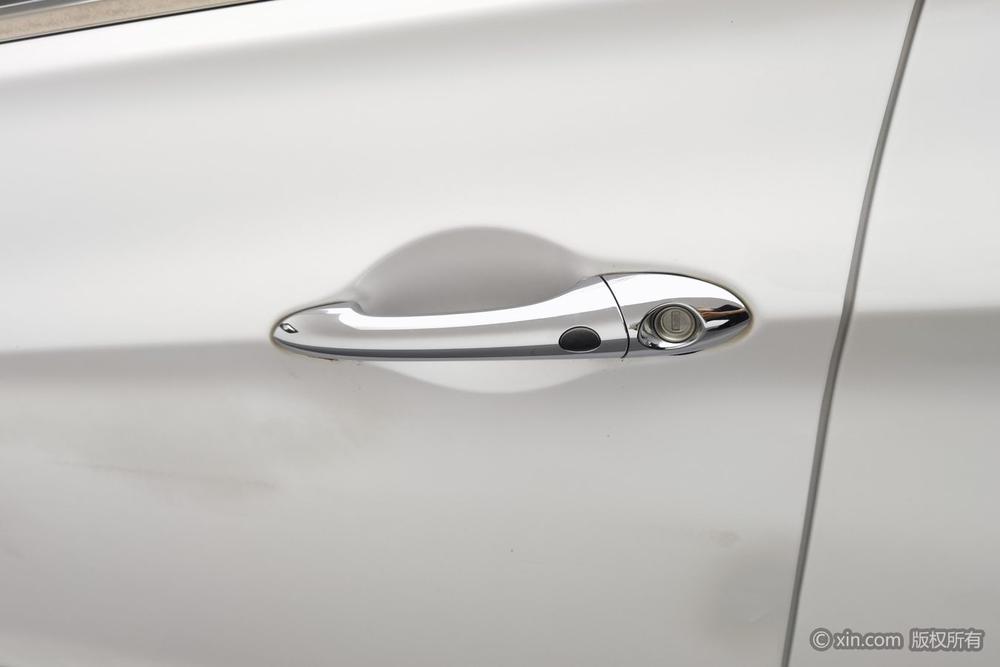 Hyundai Sonata 8th Gen 2011 2.0L автоматическое Deluxe Edition – фото 9
