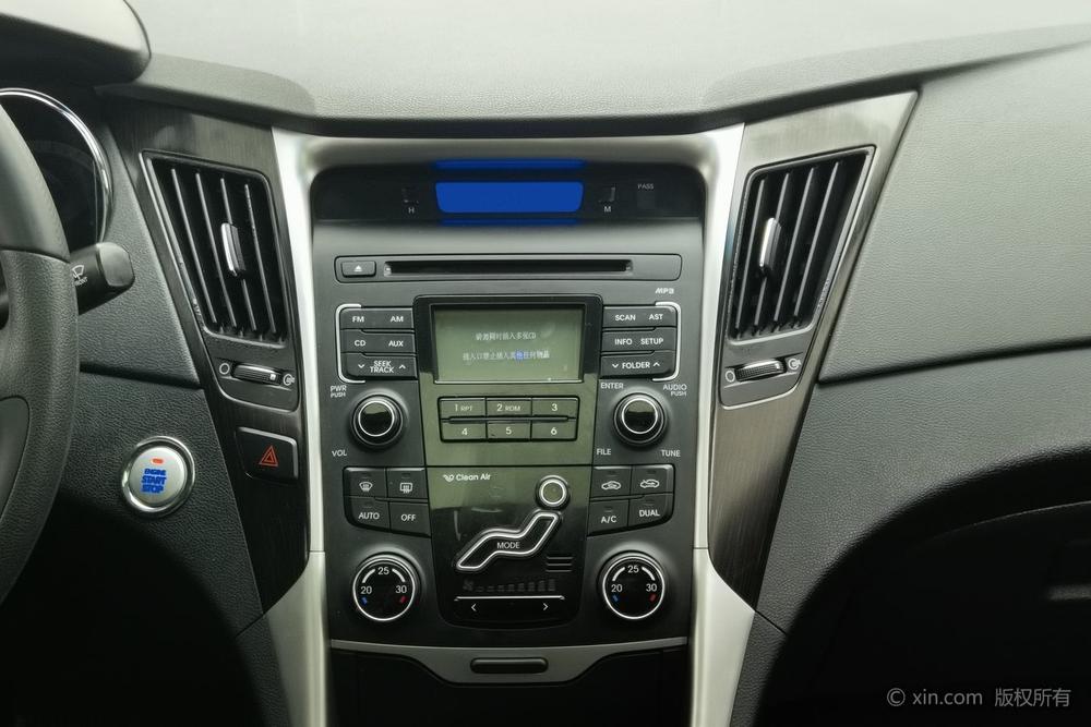Hyundai Sonata 8th Gen 2011 2.0L автоматическое Deluxe Edition – фото 11