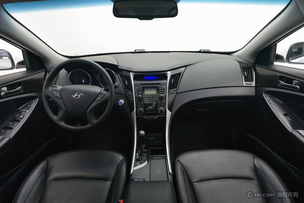 Hyundai Sonata 8th Gen 2011 2.0L автоматическое Deluxe Edition – фото 12