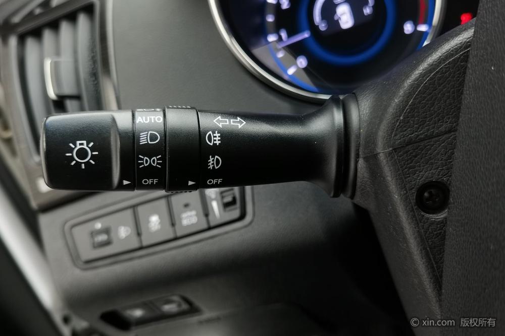 Hyundai Sonata 8th Gen 2011 2.0L автоматическое Deluxe Edition – фото 15