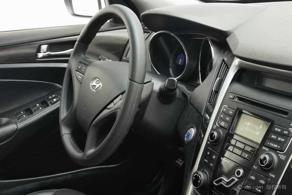 Hyundai Sonata 8th Gen 2011 2.0L автоматическое Deluxe Edition – фото 16