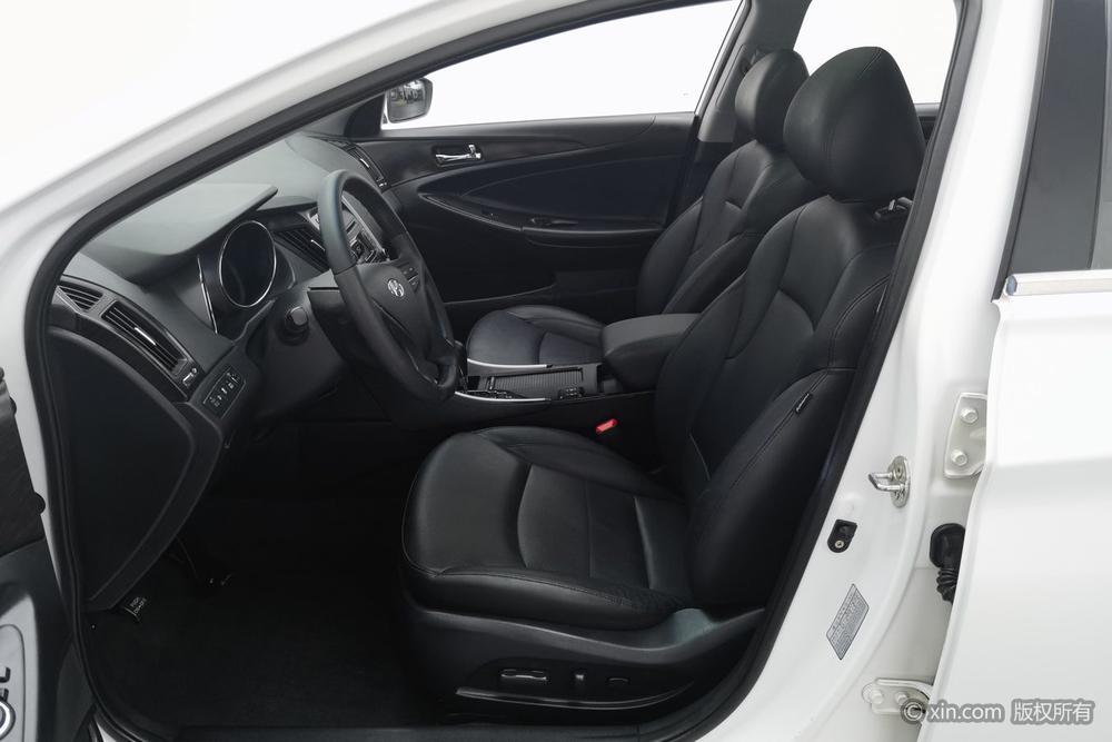 Hyundai Sonata 8th Gen 2011 2.0L автоматическое Deluxe Edition – фото 17