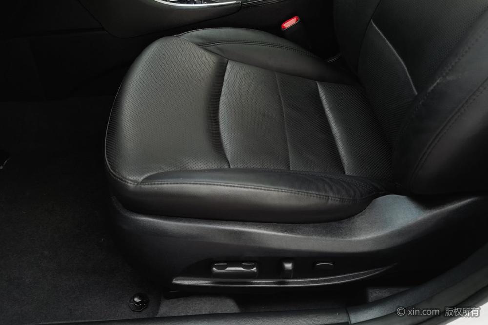 Hyundai Sonata 8th Gen 2011 2.0L автоматическое Deluxe Edition – фото 18
