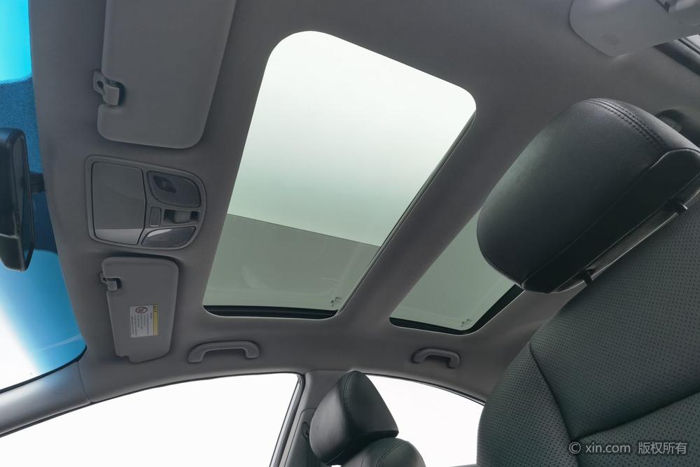 Hyundai Sonata 8th Gen 2011 2.0L автоматическое Deluxe Edition – фото 21