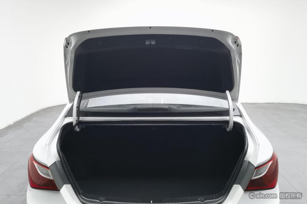 Hyundai Sonata 8th Gen 2011 2.0L автоматическое Deluxe Edition – фото 24