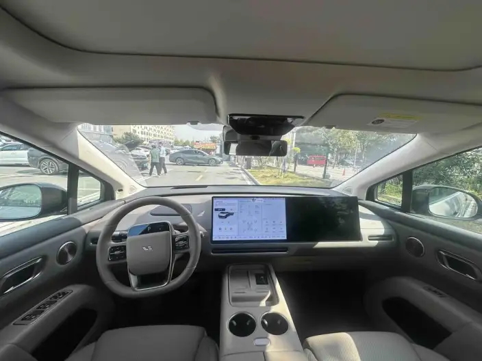 Li Auto i8 2025 Model Standard Edition – фото 8