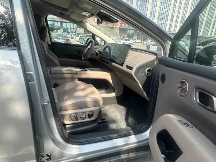 Li Auto i8 2025 Model Standard Edition – фото 9